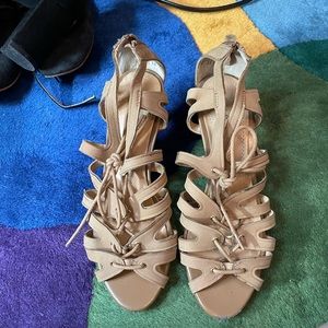 Tahari Natural Womens Darra Kitten Heel